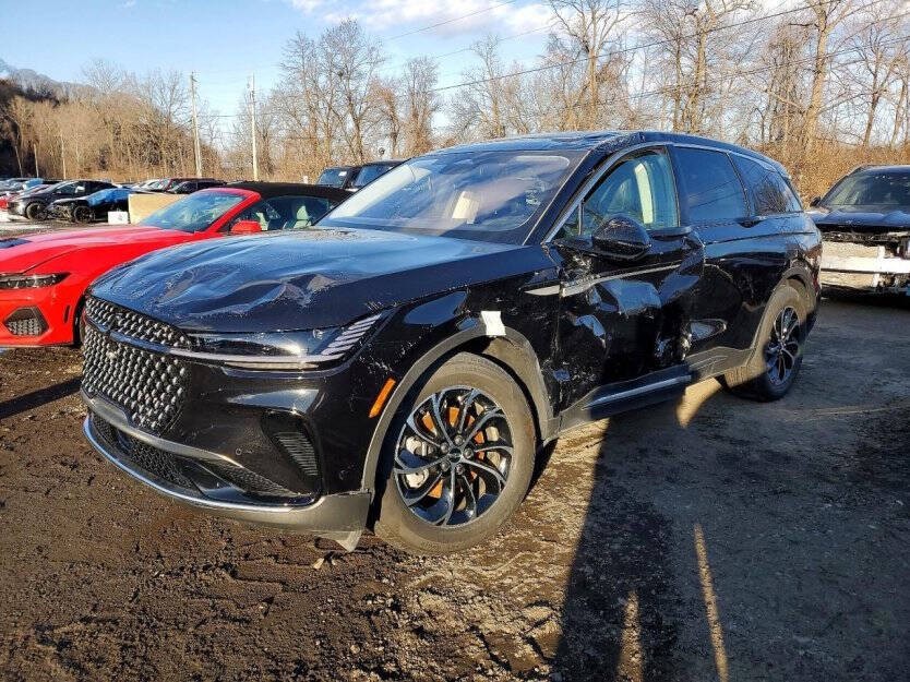 2025 Lincoln Nautilus Image 2