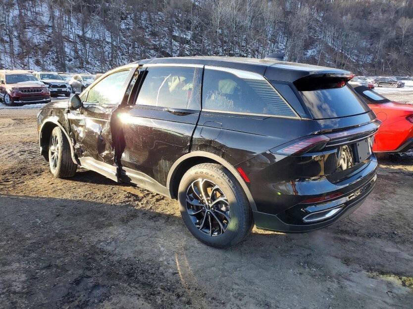 2025 Lincoln Nautilus Image 3