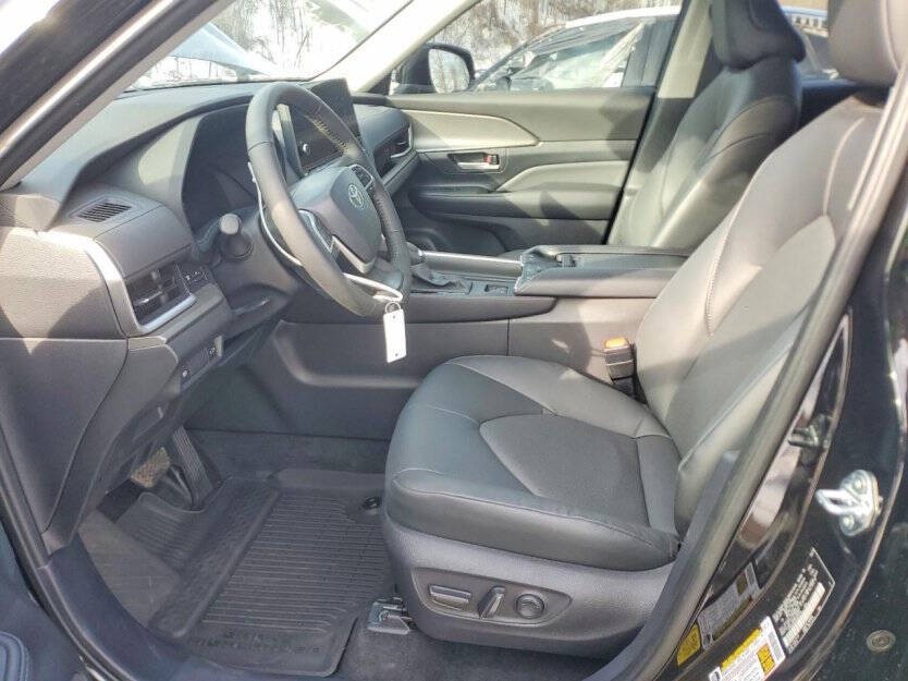2025 Toyota Highlander Image 6