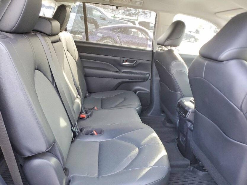 2025 Toyota Highlander Image 9