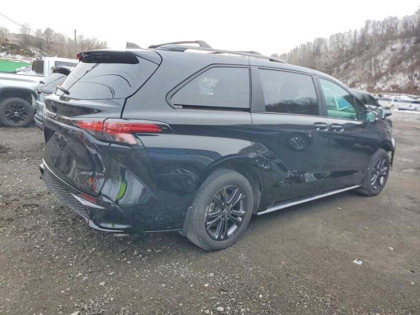 2025 Toyota Sienna Image 4