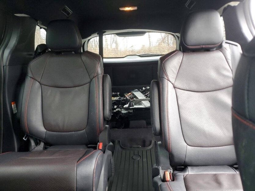 2025 Toyota Sienna Image 6