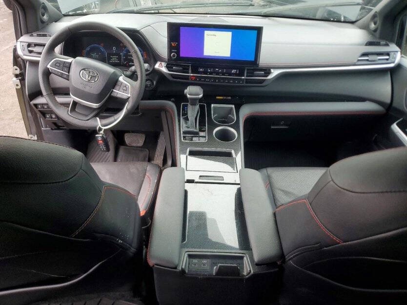 2025 Toyota Sienna Image 7