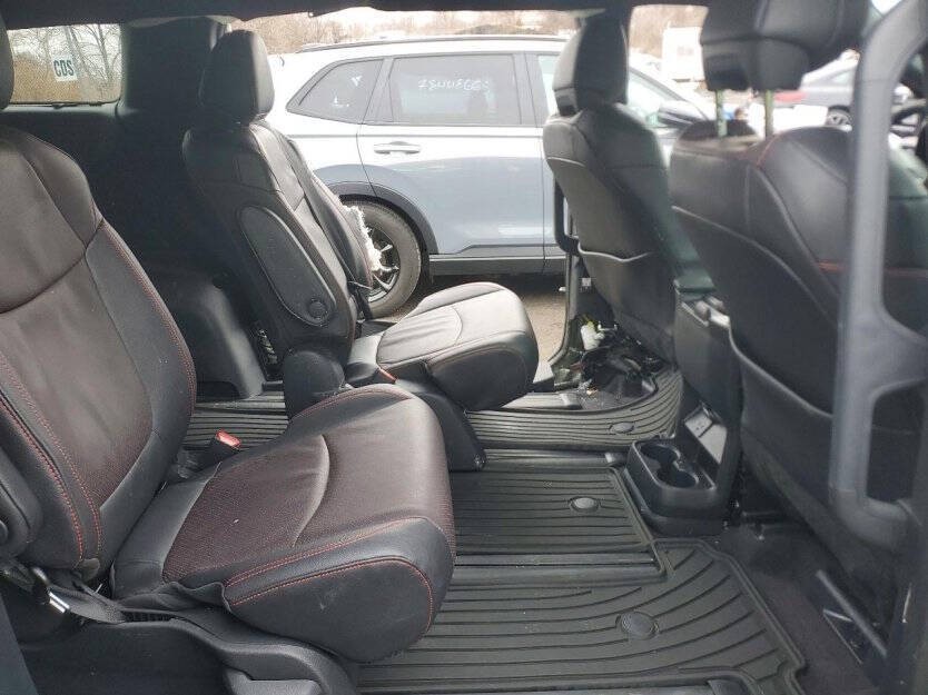 2025 Toyota Sienna Image 9