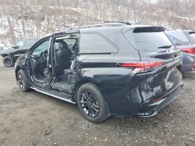 2025 Toyota Sienna Image 3