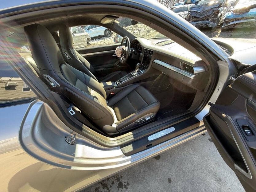 2019 Porsche 911 Image 6