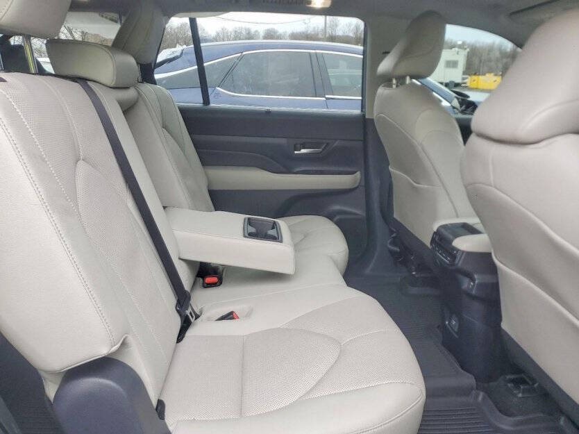 2025 Toyota Highlander Image 9