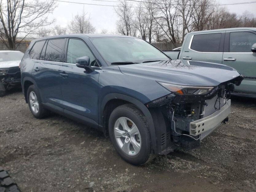2025 Toyota Highlander Image 1