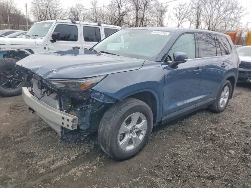 2025 Toyota Highlander Image 3