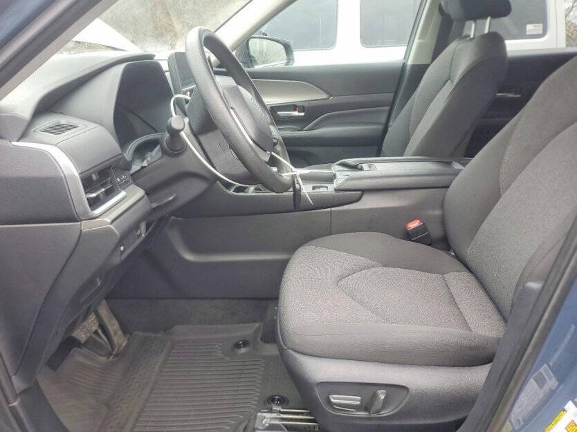 2025 Toyota Highlander Image 6