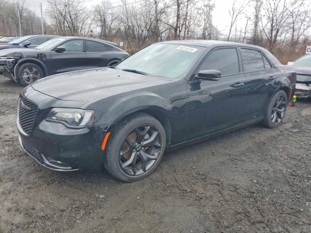 2023 Chrysler 300 Image 2