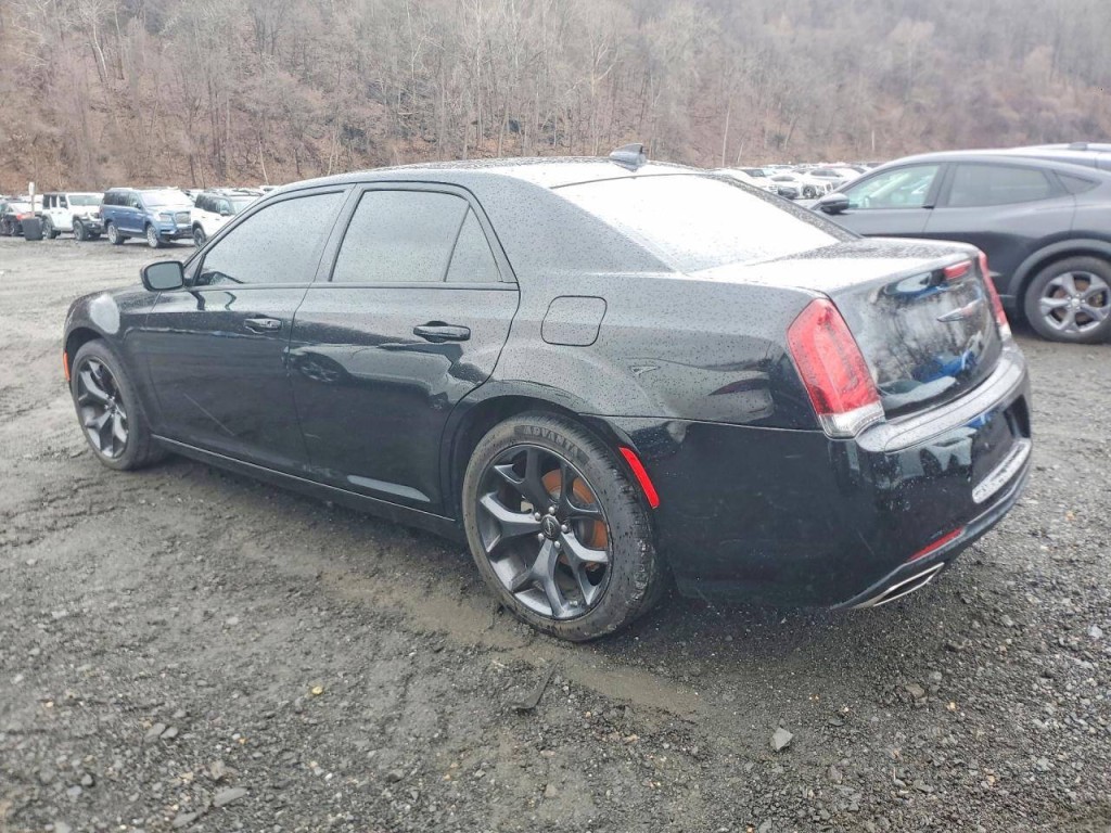 2023 Chrysler 300 Image 3