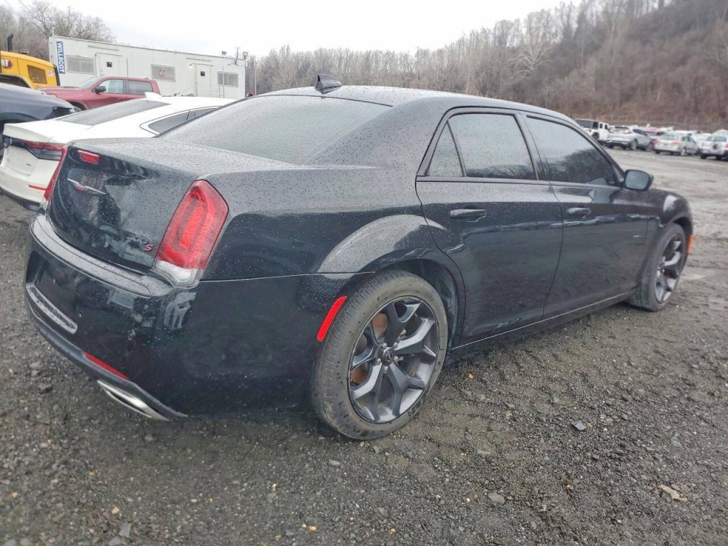 2023 Chrysler 300 Image 4
