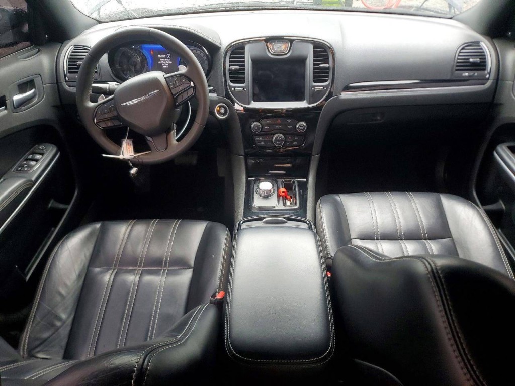 2023 Chrysler 300 Image 7