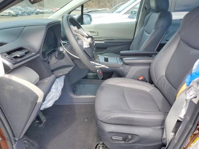 2023 Toyota Sienna Image 5