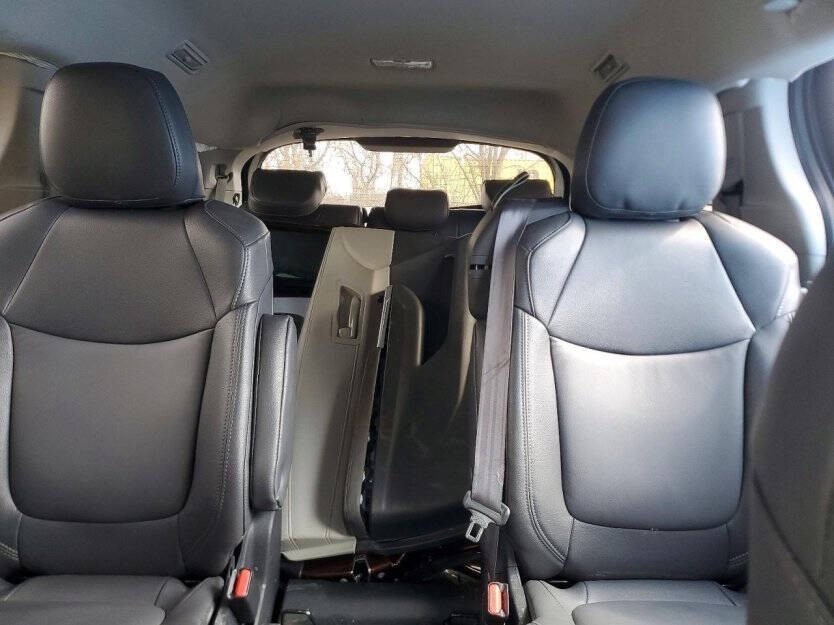 2023 Toyota Sienna Image 6
