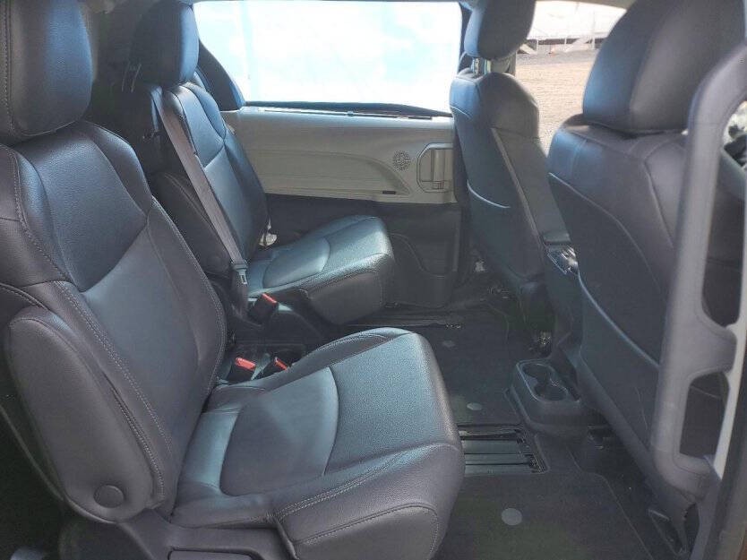 2023 Toyota Sienna Image 9
