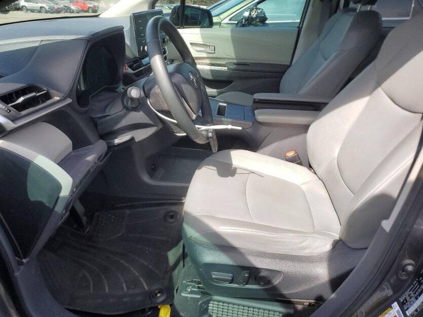 2024 Toyota Sienna Image 5
