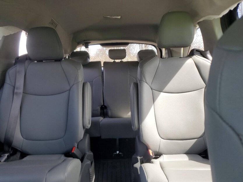 2024 Toyota Sienna Image 6