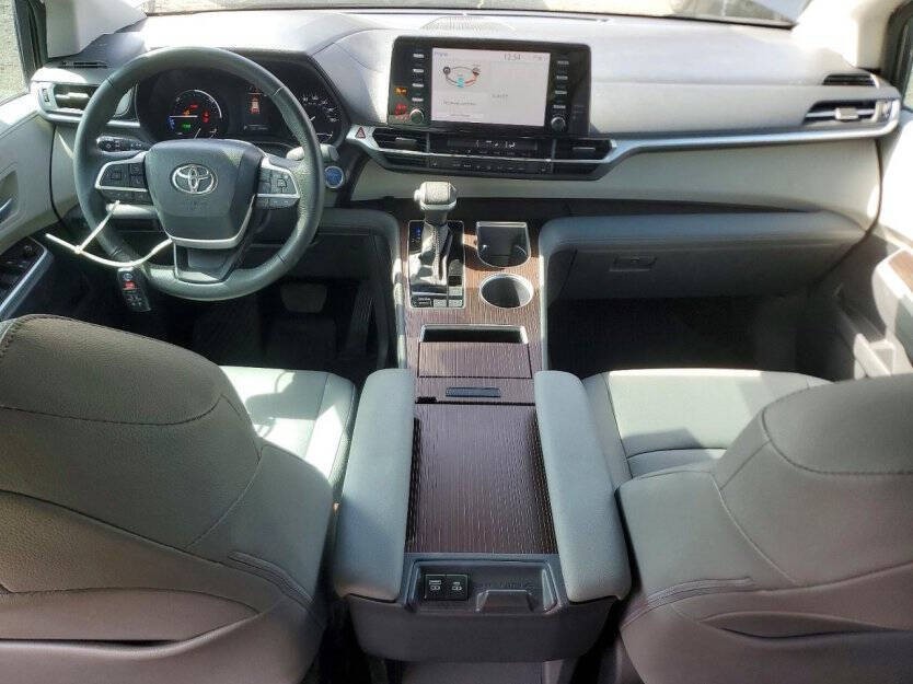 2024 Toyota Sienna Image 7