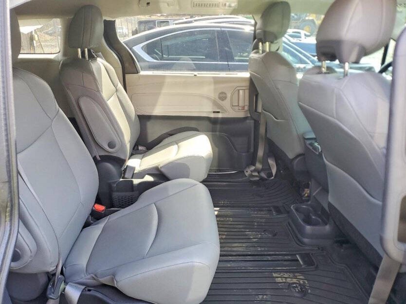2024 Toyota Sienna Image 9