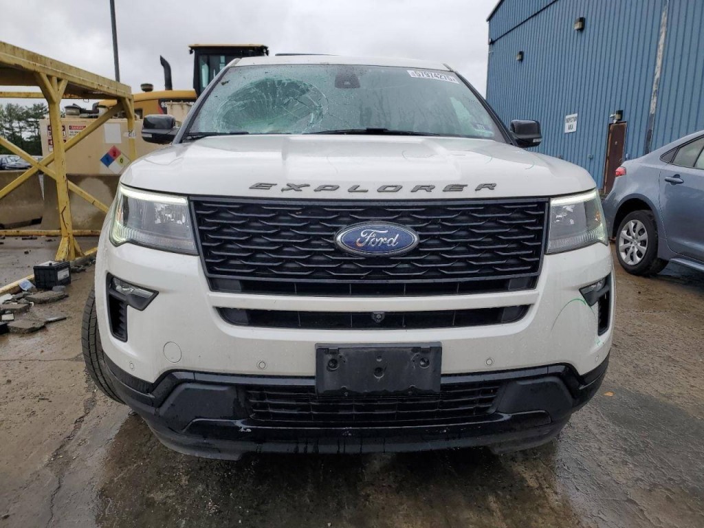2019 Ford Explorer Image 2