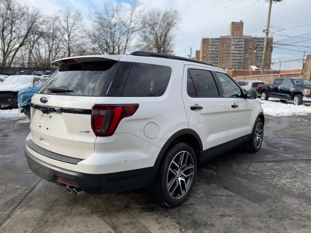 2019 Ford Explorer Image 4