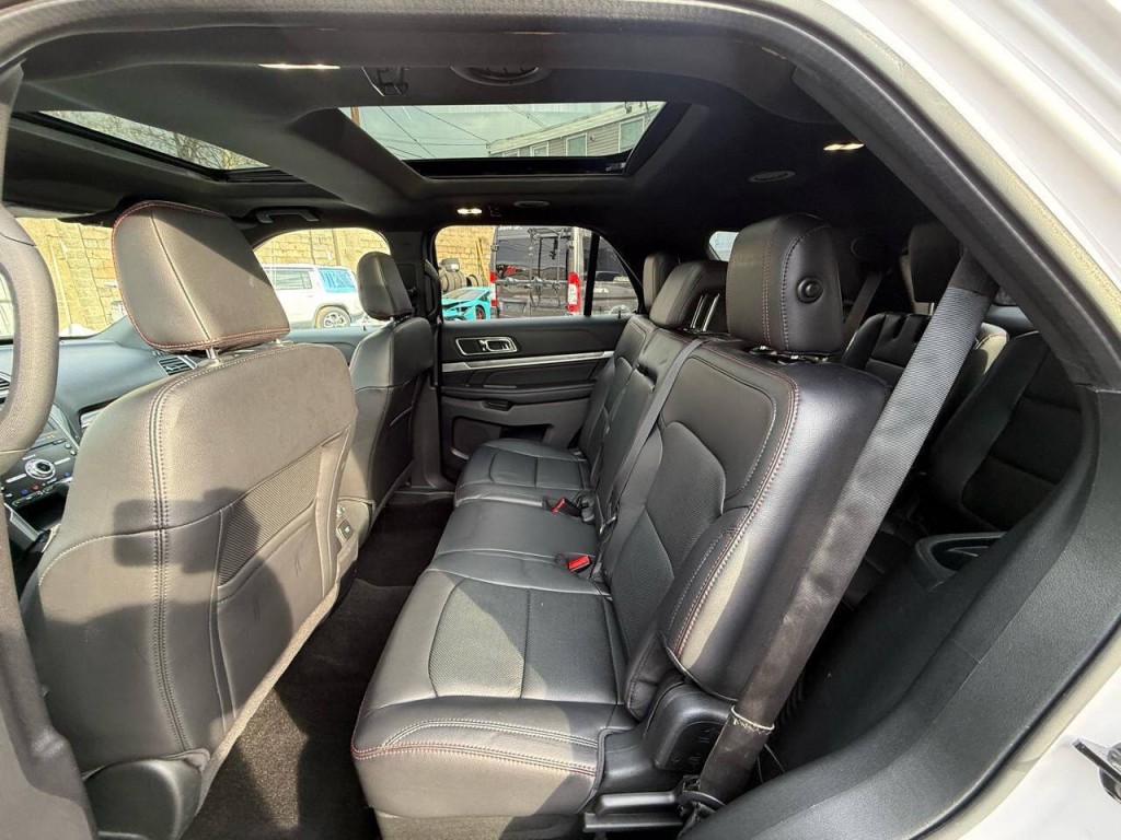 2019 Ford Explorer Image 8