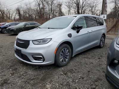 2024 Chrysler Pacifica Image 2