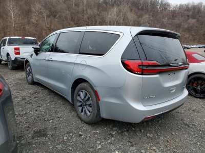 2024 Chrysler Pacifica Image 3