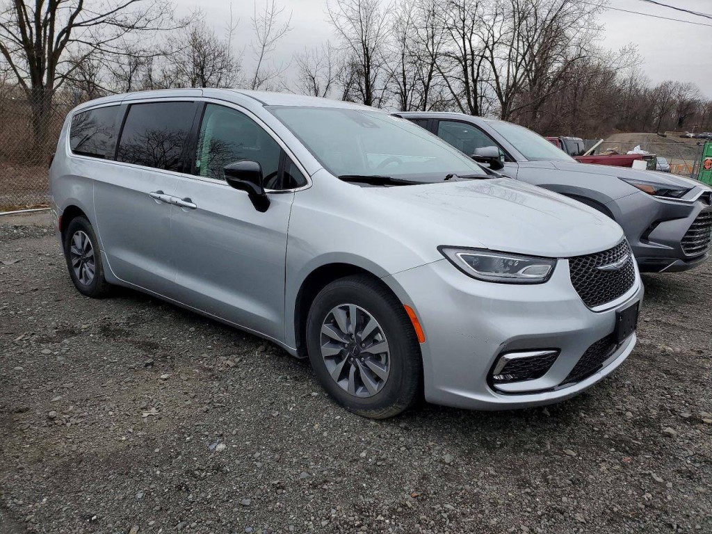 2024 Chrysler Pacifica Image 1