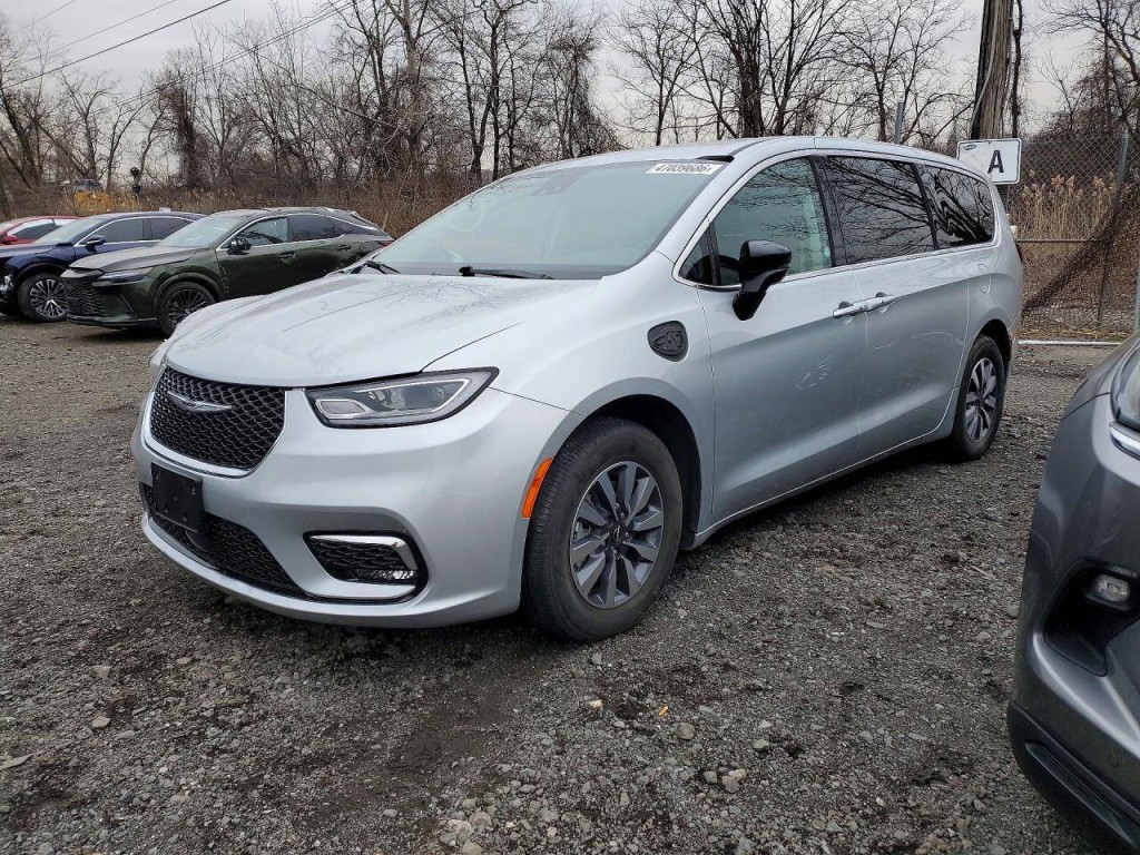 2024 Chrysler Pacifica Image 2