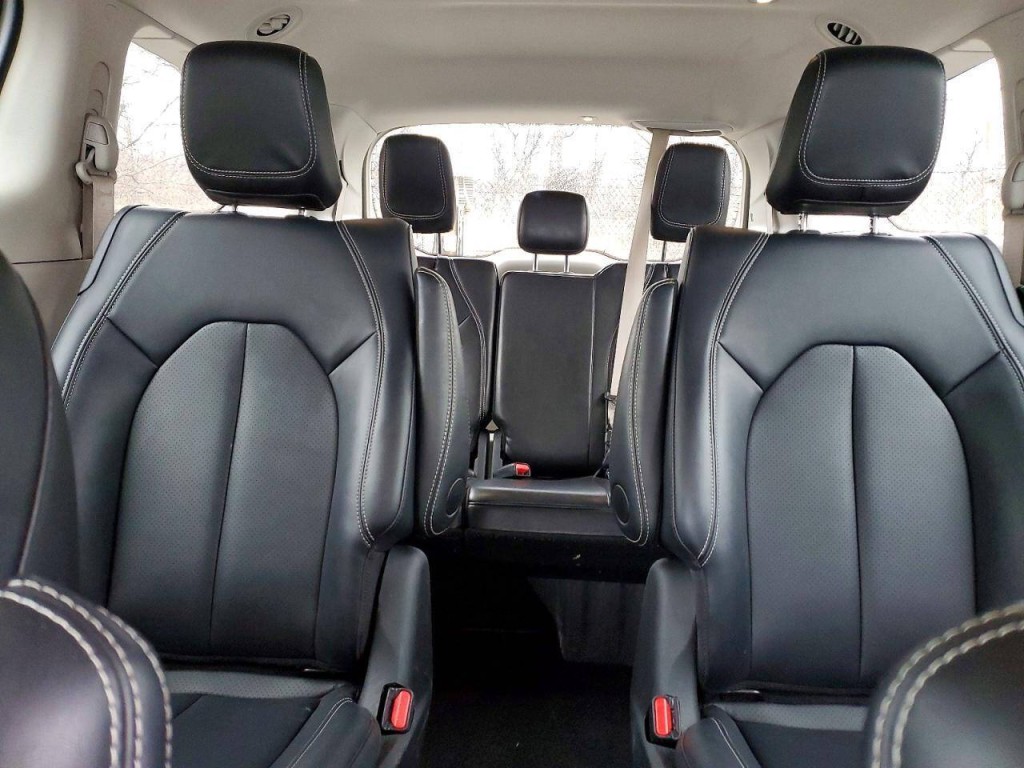 2024 Chrysler Pacifica Image 6