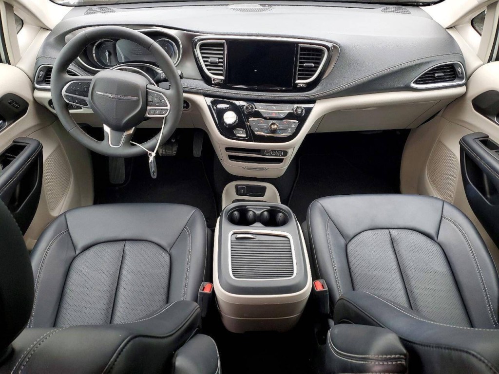 2024 Chrysler Pacifica Image 7