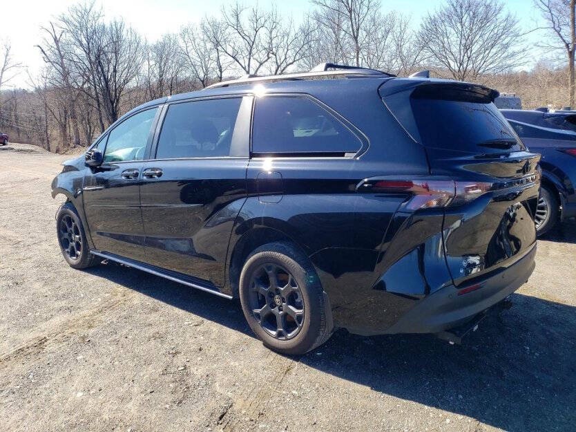 2025 Toyota Sienna Image 4