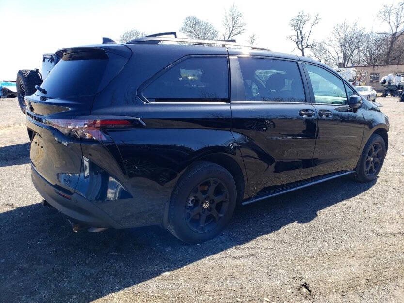 2025 Toyota Sienna Image 5