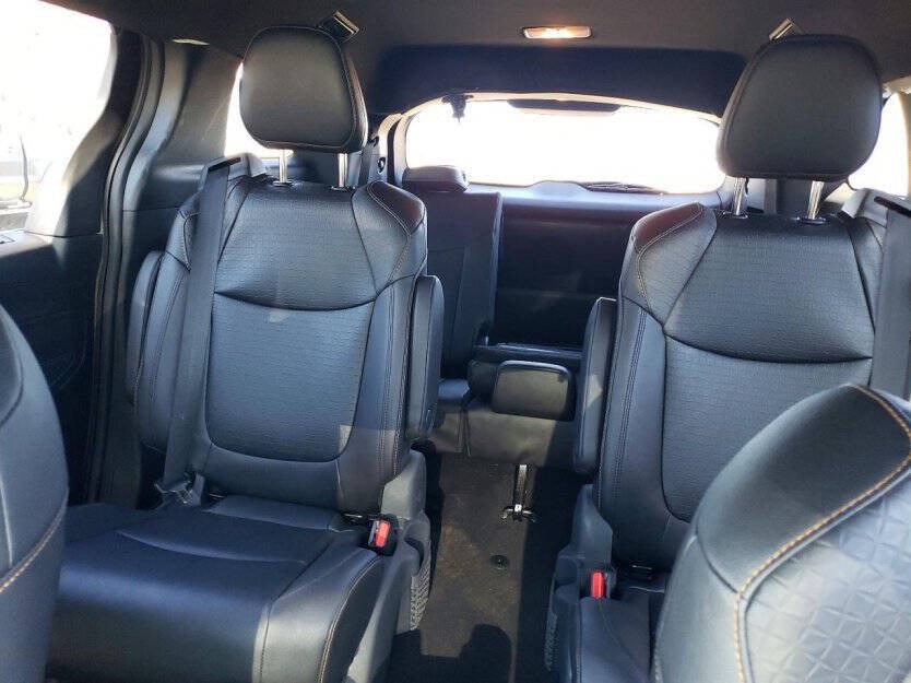 2025 Toyota Sienna Image 7