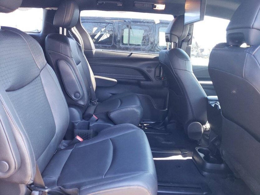 2025 Toyota Sienna Image 9