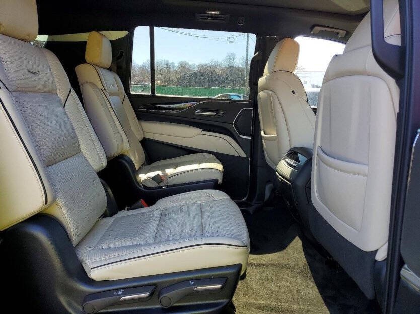 2022 Cadillac Escalade Image 9