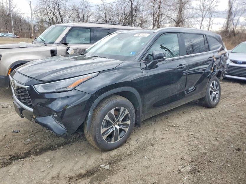 2026 Toyota Highlander Image 2