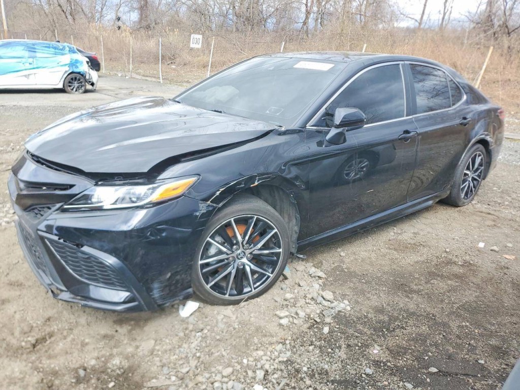 2023 Toyota Camry Image 3