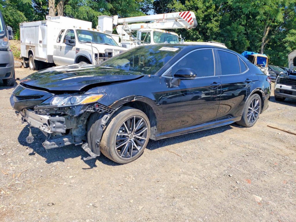 2023 Toyota Camry Image 3