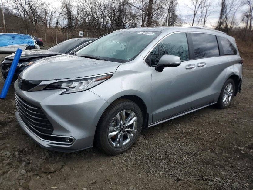 2024 Toyota Sienna Image 2