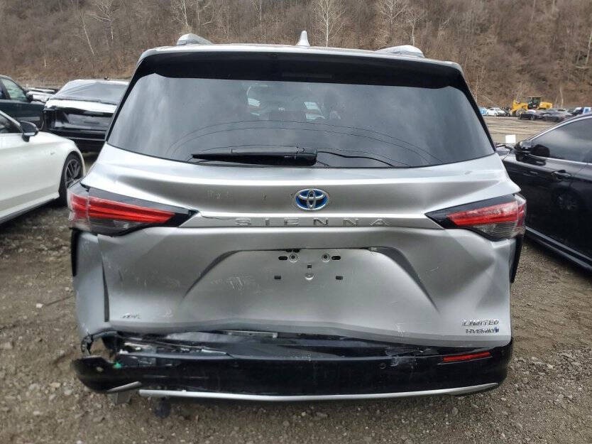 2024 Toyota Sienna Image 4