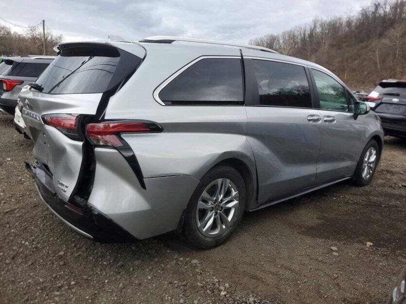 2024 Toyota Sienna Image 5