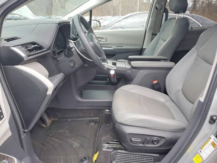 2024 Toyota Sienna Image 6