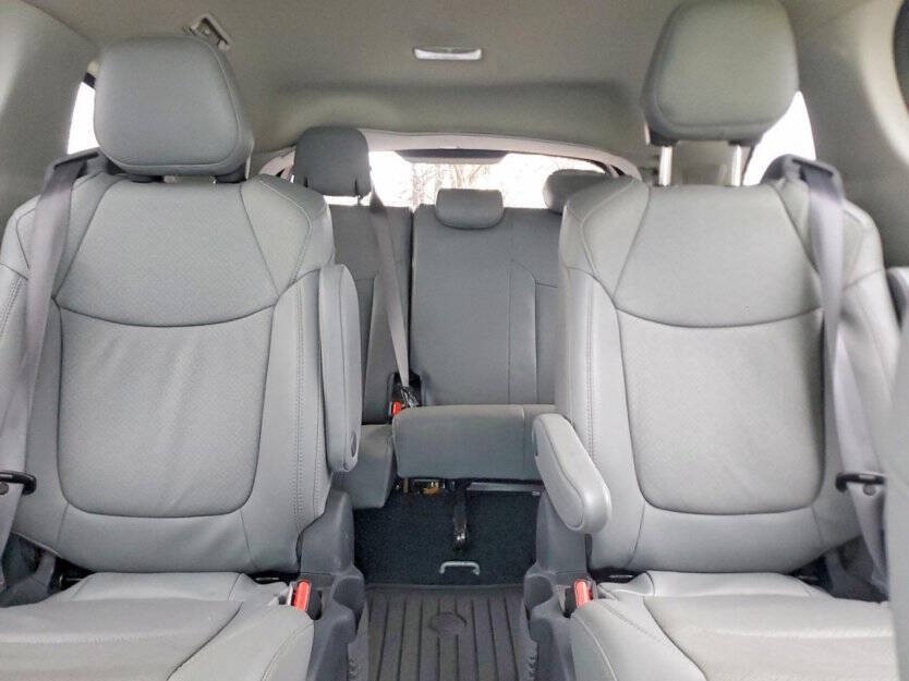 2024 Toyota Sienna Image 7