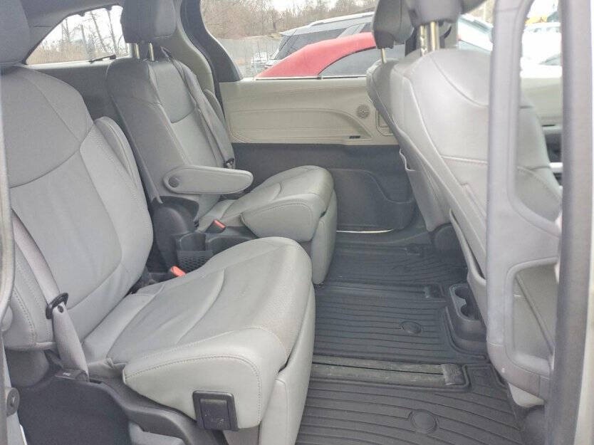 2024 Toyota Sienna Image 9
