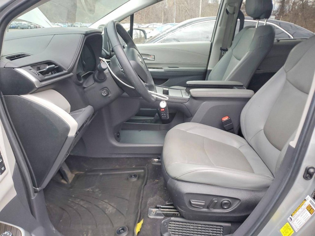 2024 Toyota Sienna Image 6