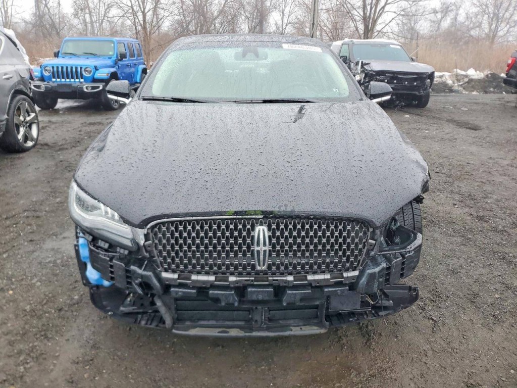 2019 Lincoln MKZ Image 2